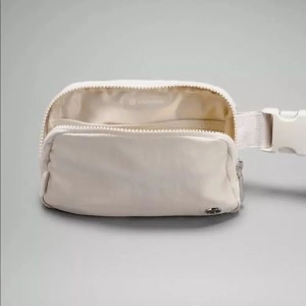 LULULEMON Everywhere belt bag (White Opal) - Picture 4 of 6